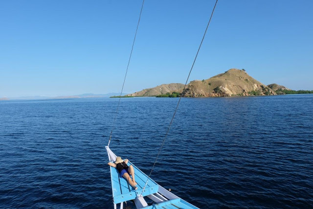 Perjalanan menuju Puncak Pulau Padar di Nusa Tenggara Timur