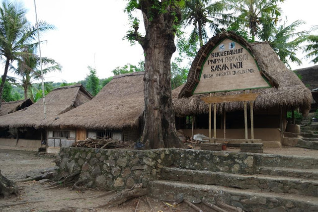 desa-sasak-ende-di-lombok-1