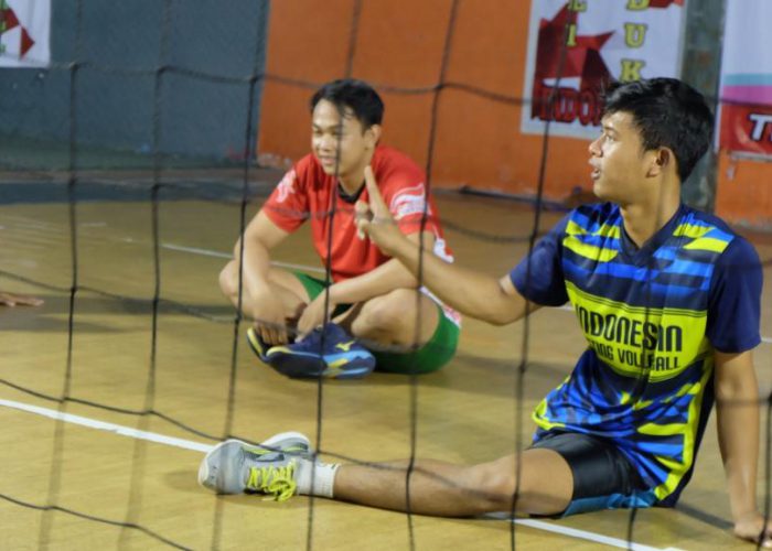 atlit voli duduk