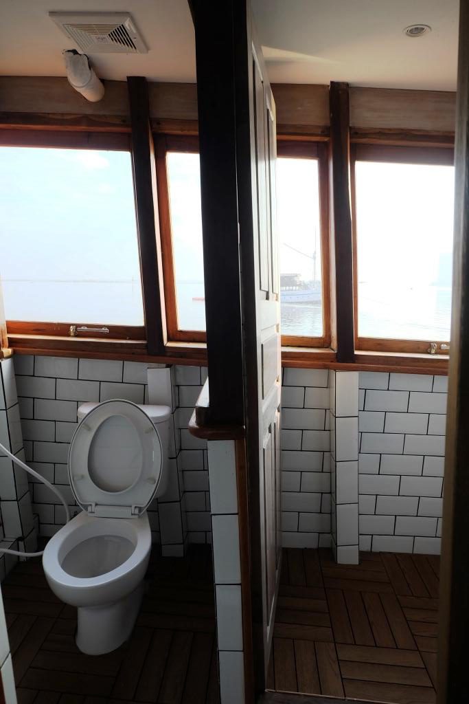 toilet kapal