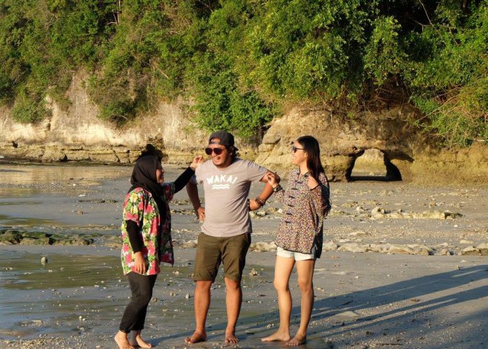 pantai karang bandung