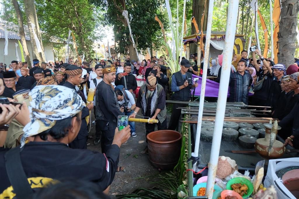 nyiramkeun talaga manggung