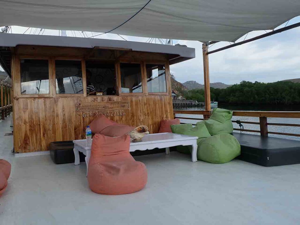 live on board labuan bajo