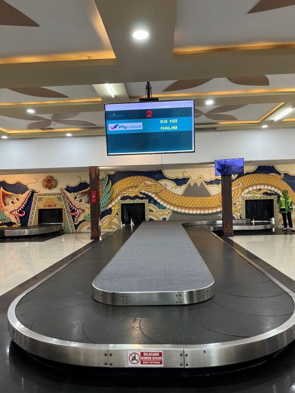 bandara adi sumarno